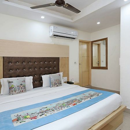 Oyo 9233 Hotel Cottage Lord Krishna New Delhi Exterior photo